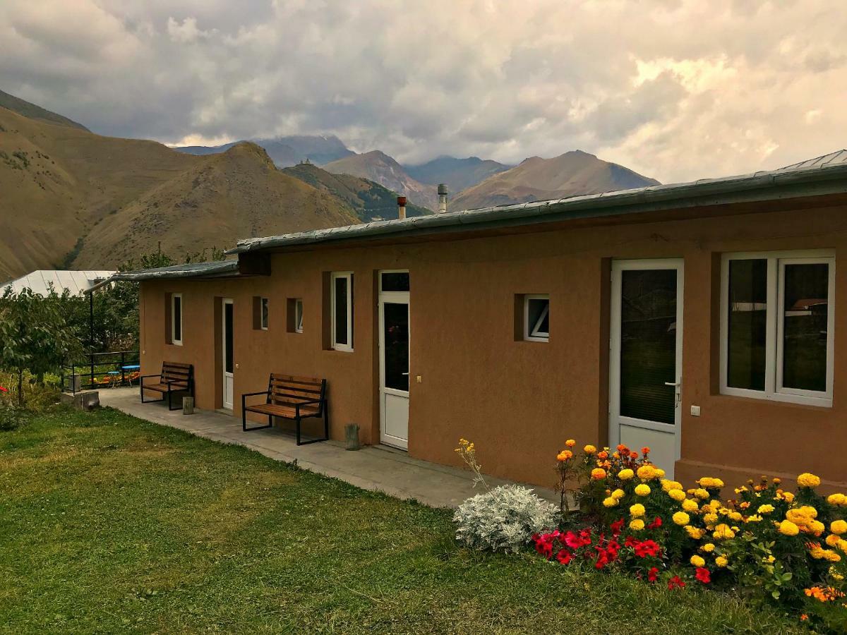 Piligrim Kazbegi Hotel Exterior foto